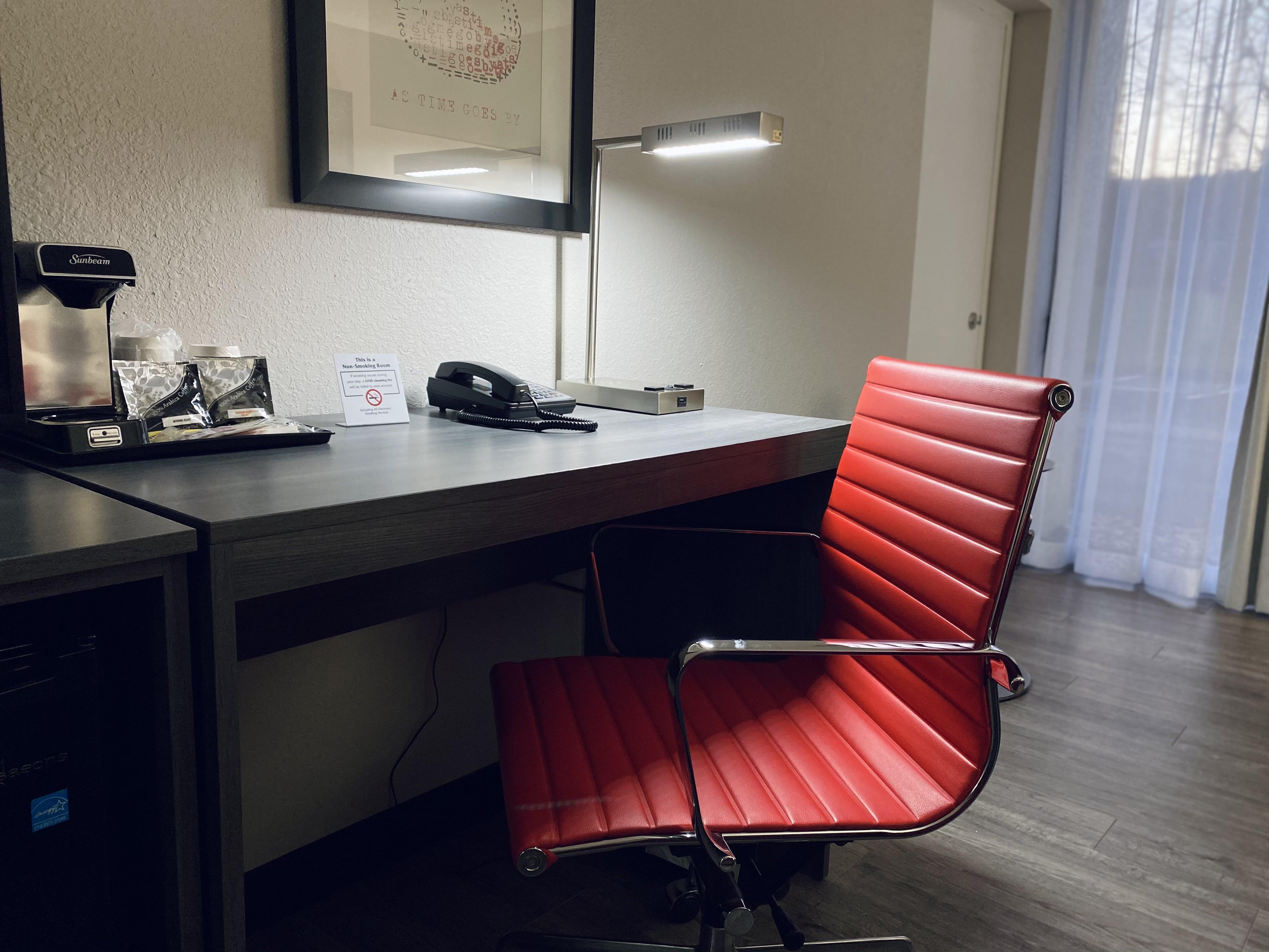 Отель Ramada By Wyndham Hartford North - Bradley Airport Виндзор Локс Экстерьер фото
