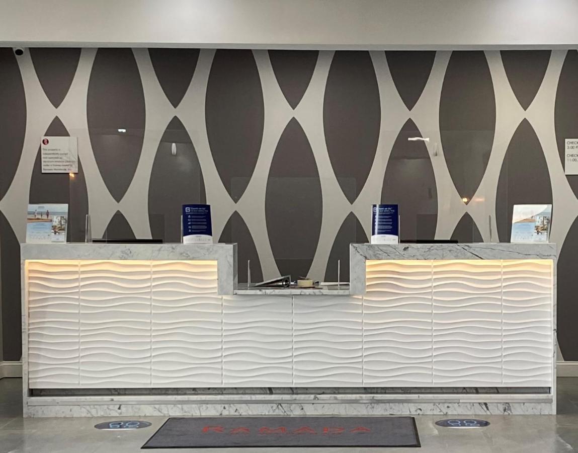 Отель Ramada By Wyndham Hartford North - Bradley Airport Виндзор Локс Экстерьер фото