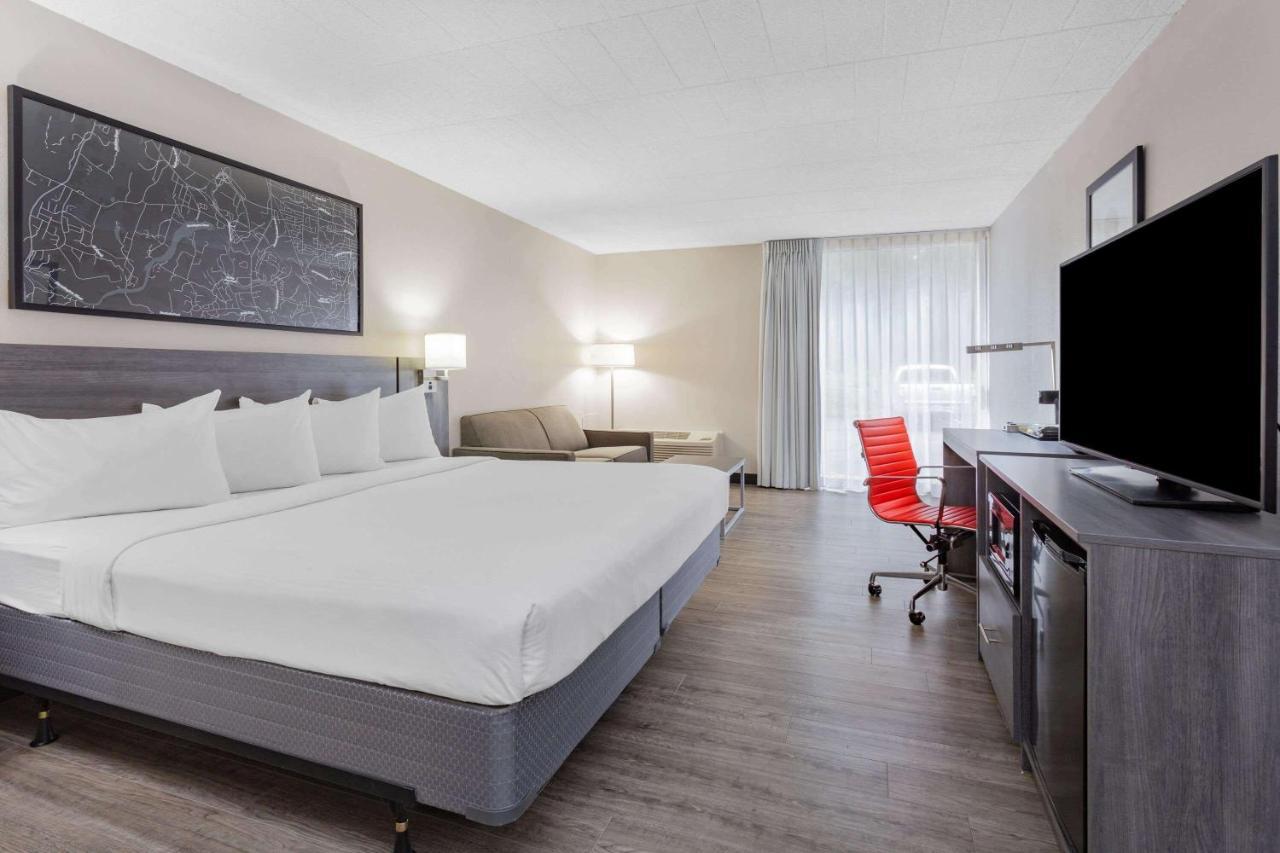 Отель Ramada By Wyndham Hartford North - Bradley Airport Виндзор Локс Экстерьер фото