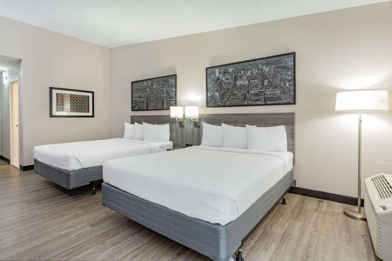 Отель Ramada By Wyndham Hartford North - Bradley Airport Виндзор Локс Экстерьер фото