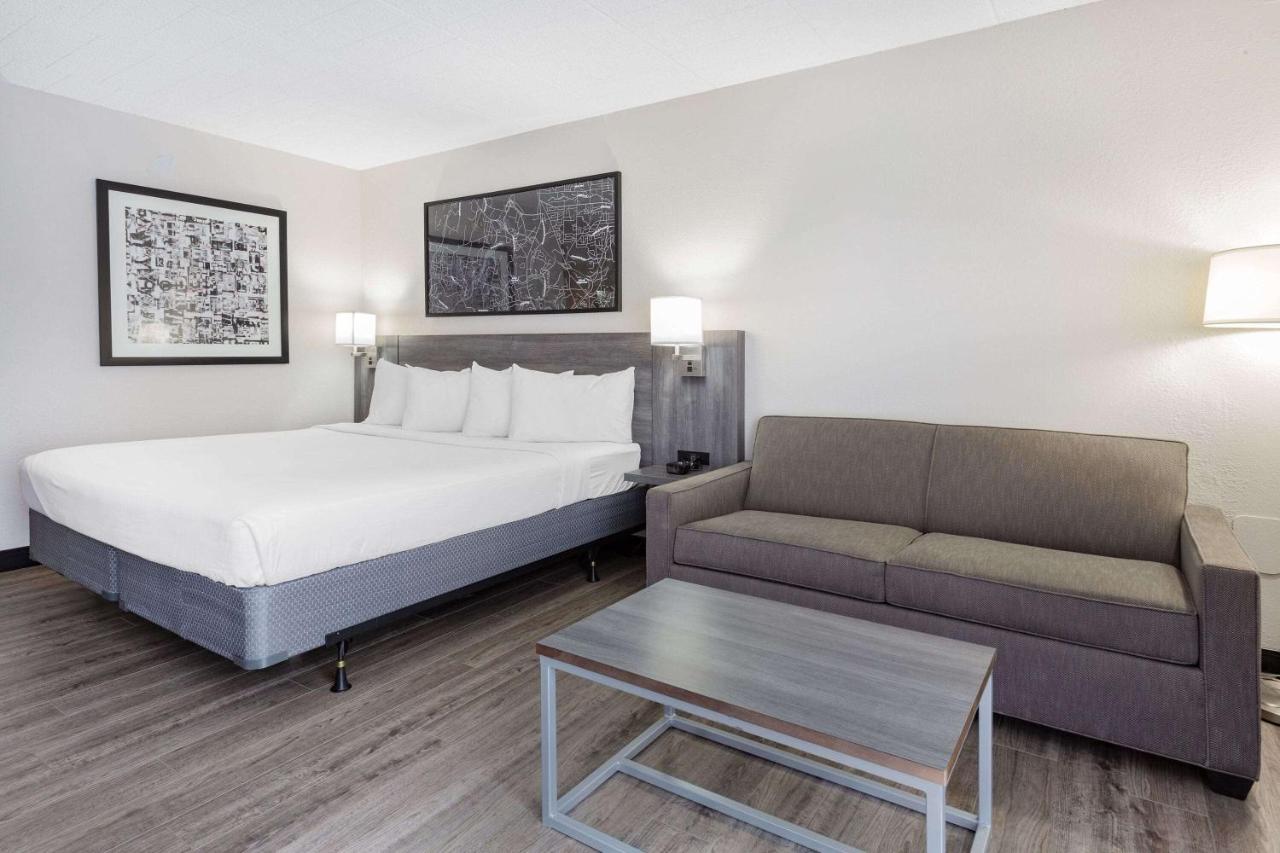 Отель Ramada By Wyndham Hartford North - Bradley Airport Виндзор Локс Экстерьер фото