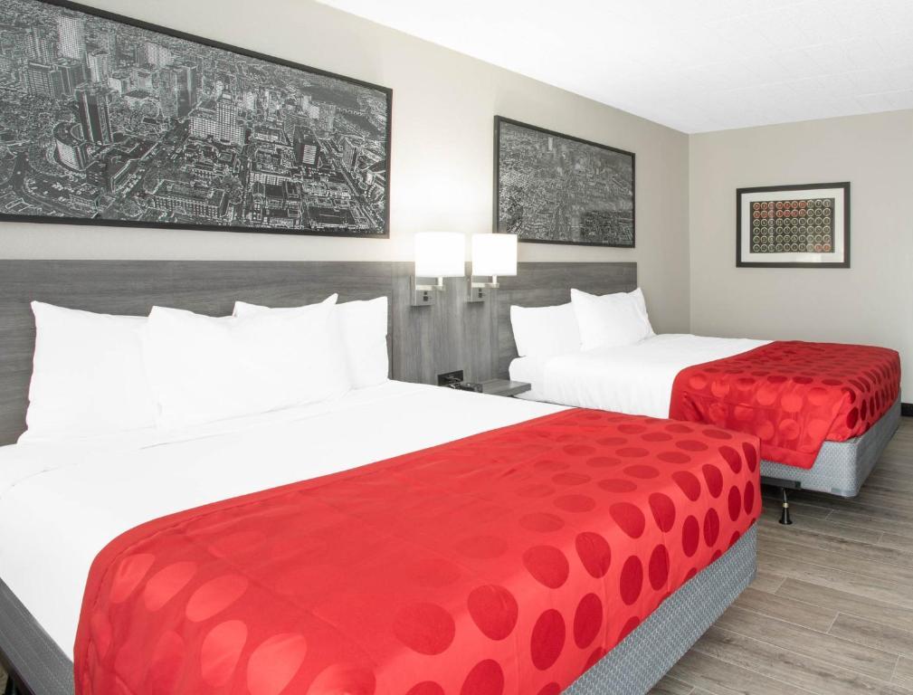 Отель Ramada By Wyndham Hartford North - Bradley Airport Виндзор Локс Экстерьер фото