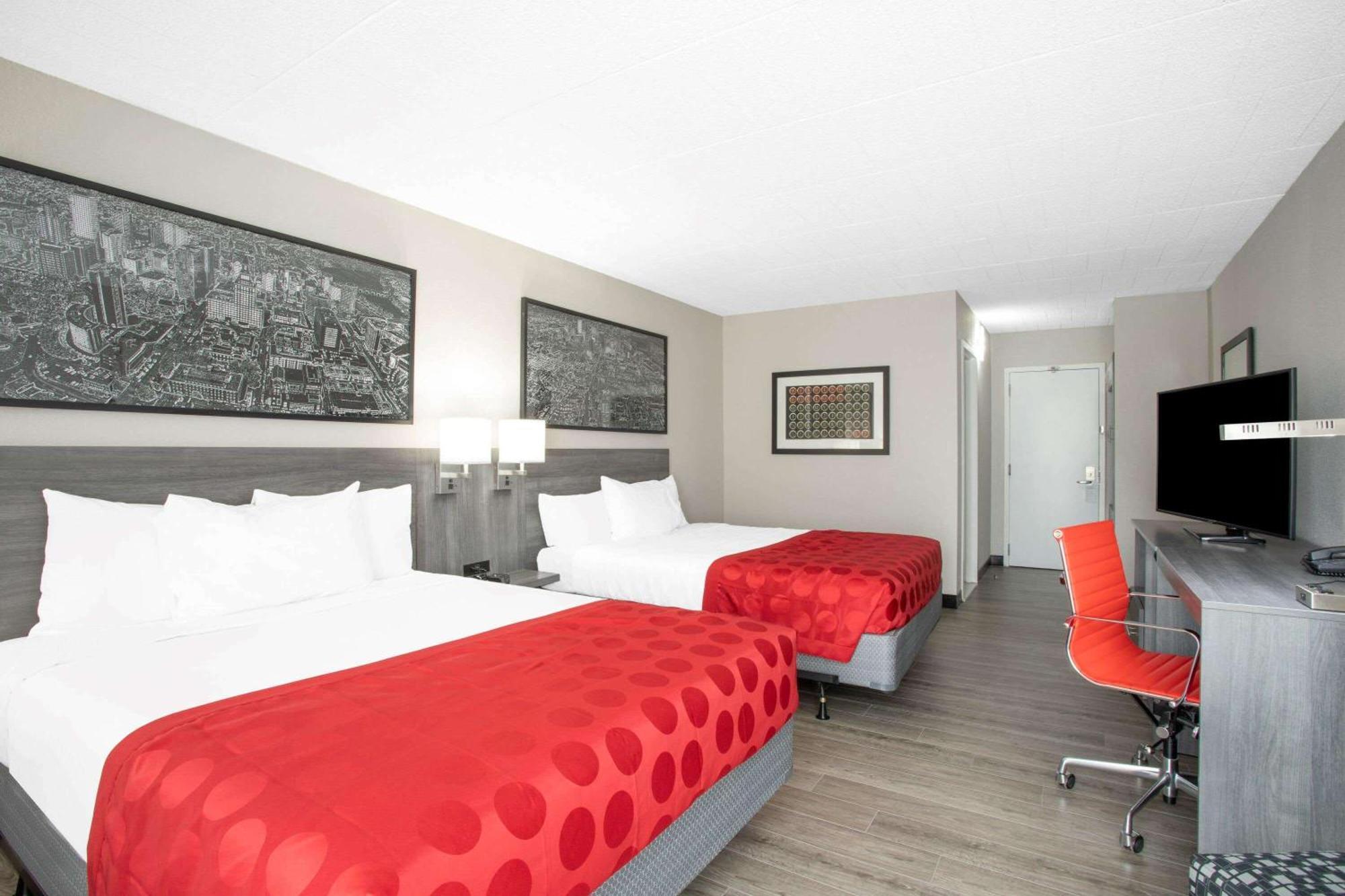 Отель Ramada By Wyndham Hartford North - Bradley Airport Виндзор Локс Номер фото
